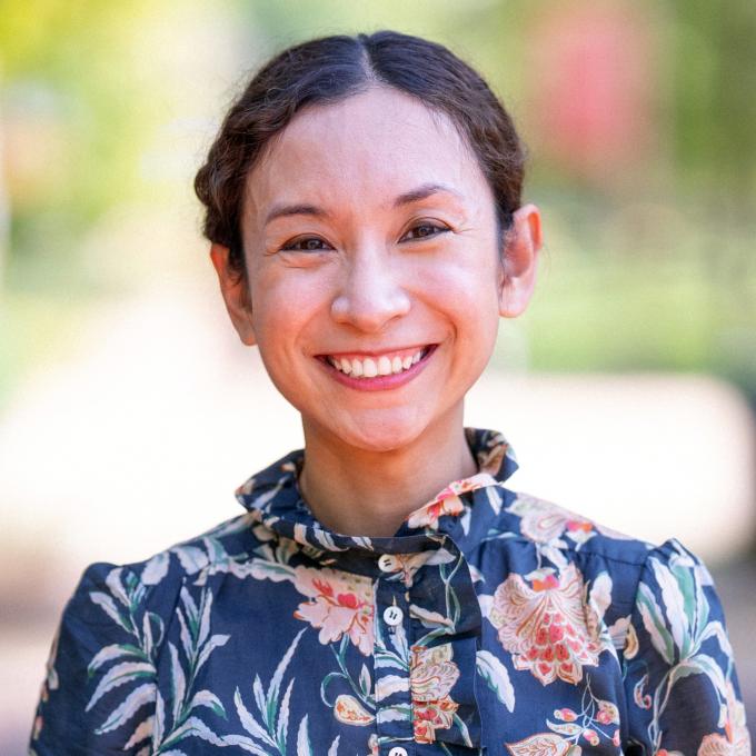 Headshot of Robyn Yzelman